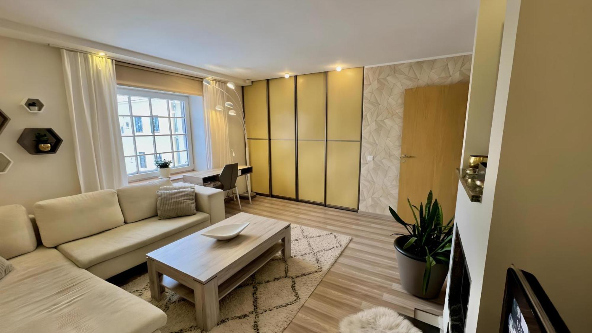 Historic Charm - Cozy Nordic Retreat In Time-Honored Residency Apartment Tallinn Luaran gambar